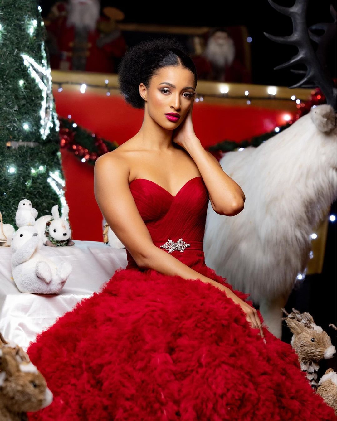 Người đẹp có sở thích đọc sách và tập thể thao. Việc chăm chỉ luyện tập giúp cô có vóc dáng săn chắc, quyến rũ.