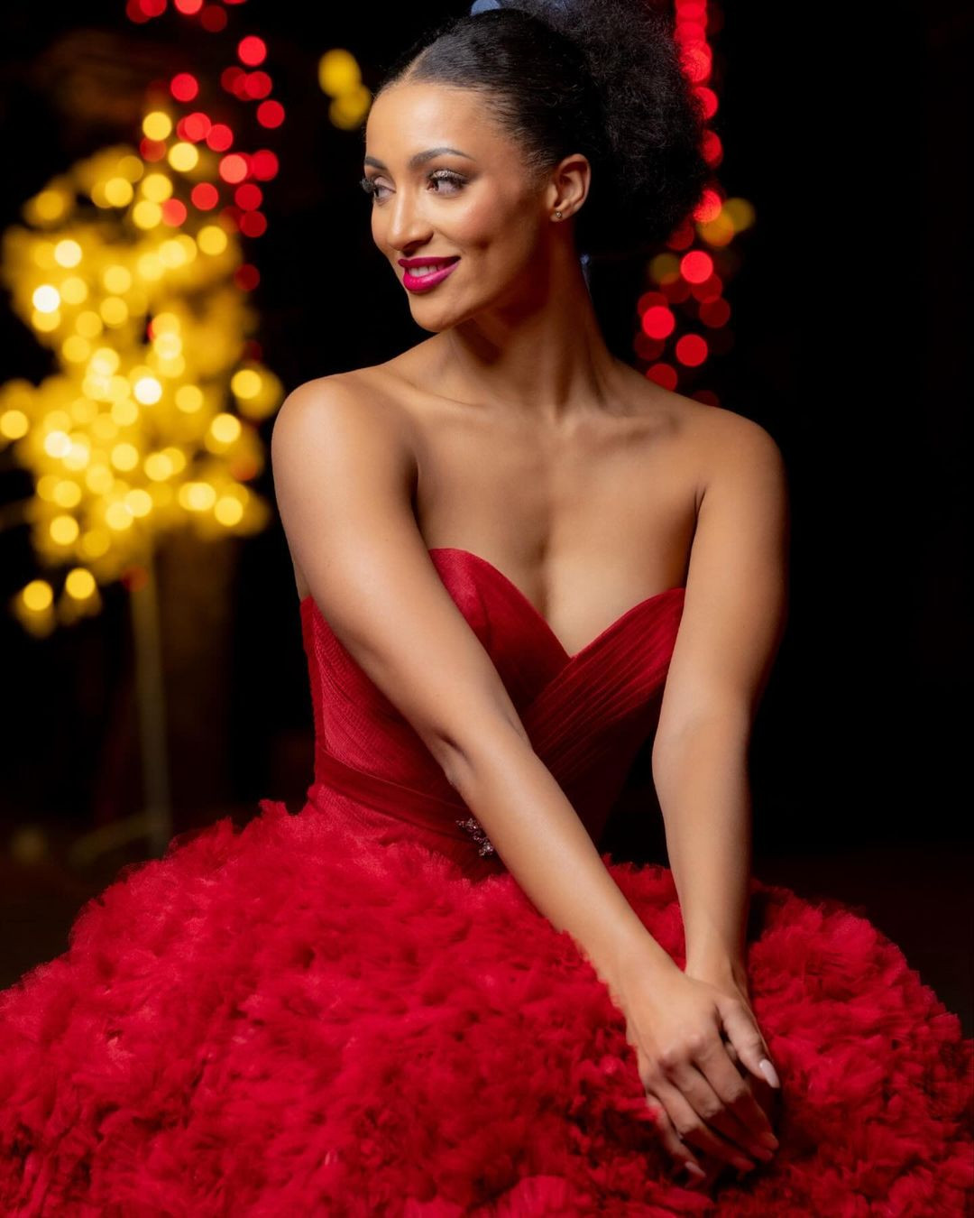 Người đẹp có sở thích đọc sách và tập thể thao. Việc chăm chỉ luyện tập giúp cô có vóc dáng săn chắc, quyến rũ.