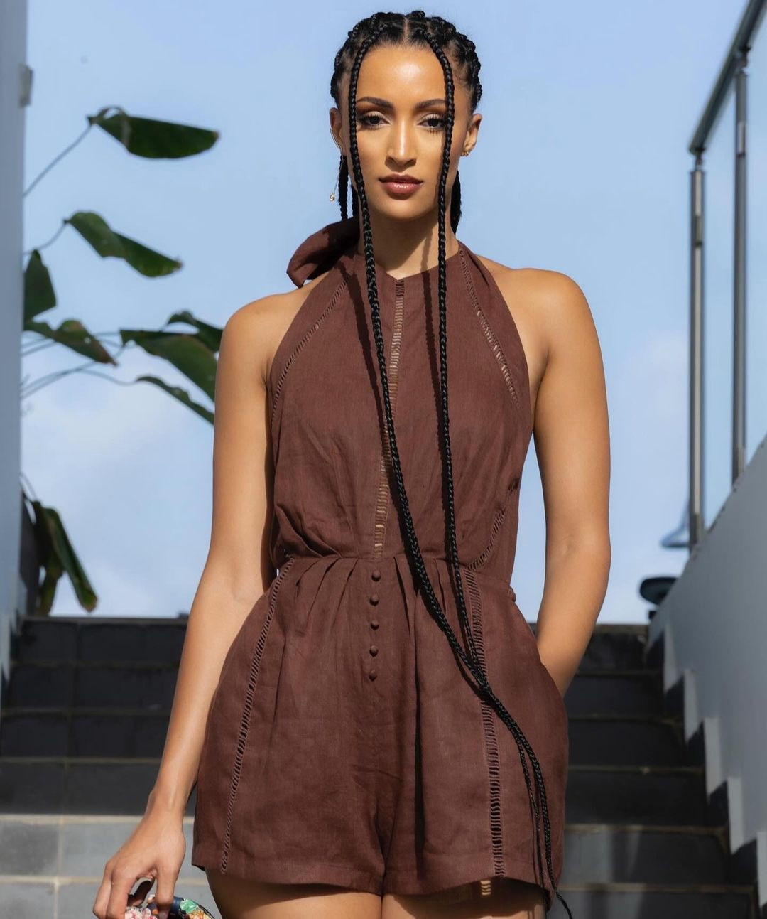 Cô cũng có kỹ năng biểu cảm, trình diễn ấn tượng trước ống kính.