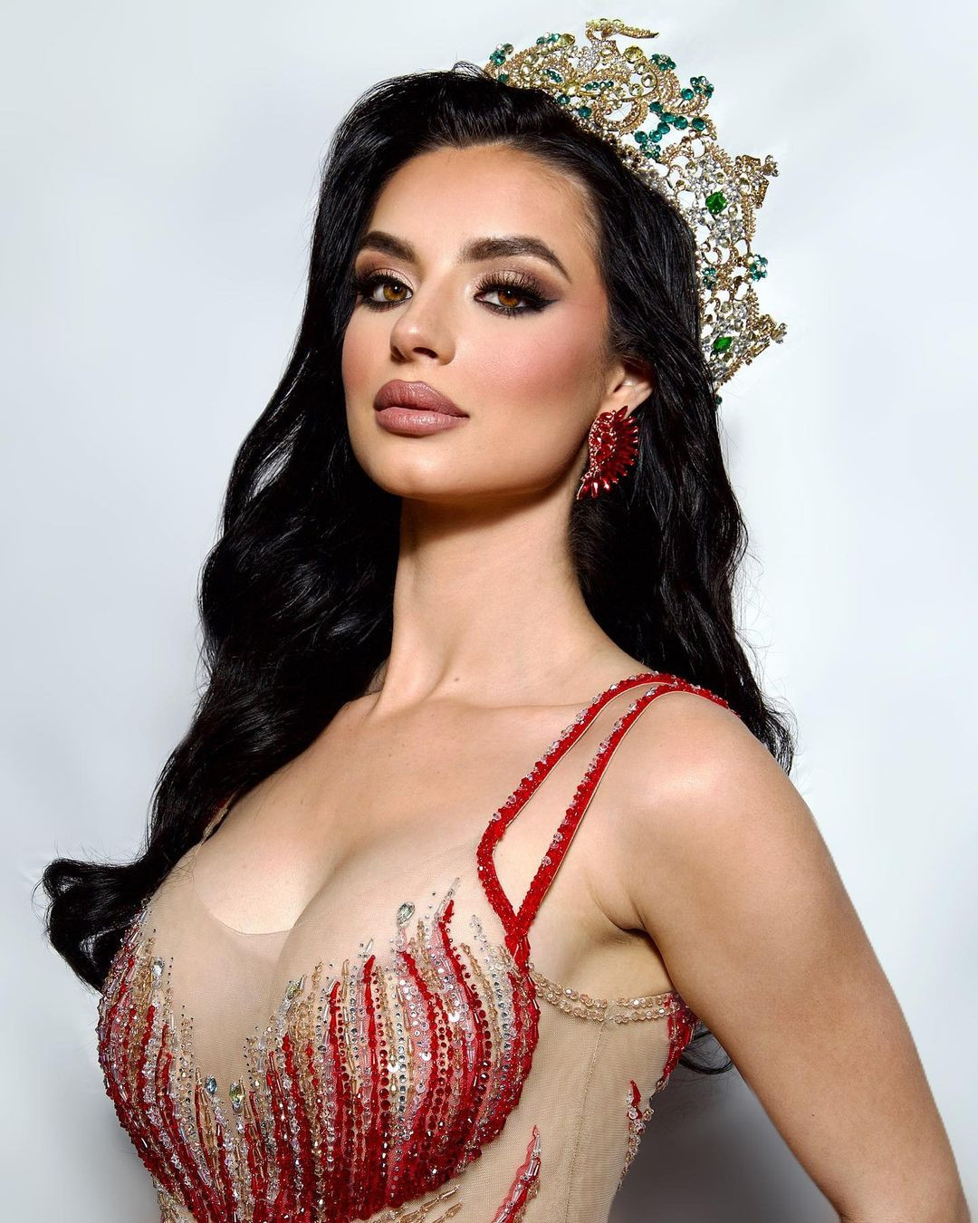 Người đẹp là doanh nhân, Giám đốc điều hành và người sáng lập thương hiệu Glam By Sam Kosmetics.