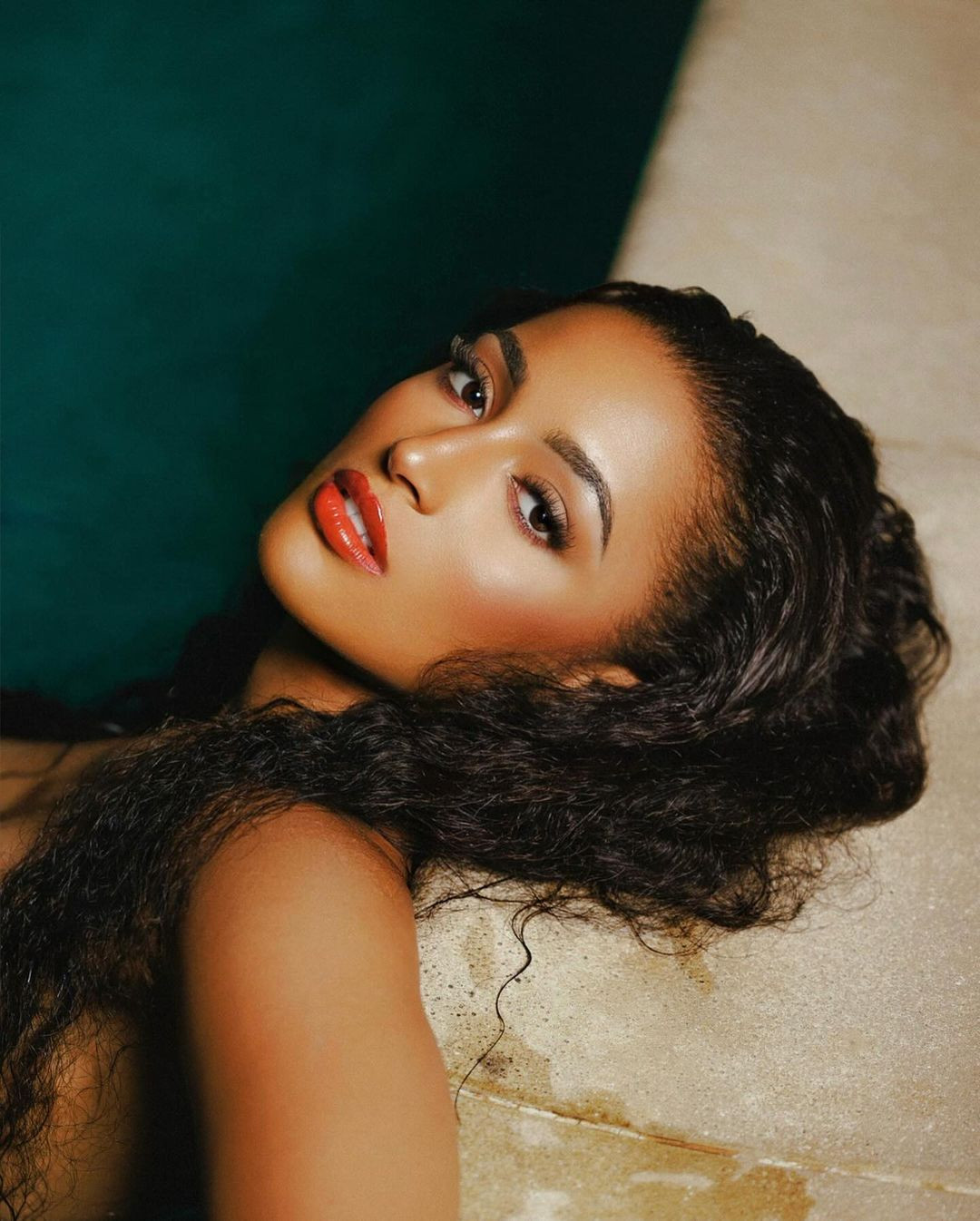 Để đảm bảo việc học tập được liên tục, Marie muốn đưa ra sáng kiến để giúp những trẻ em dễ bị tổn thương nhất được đến trường. “Quyền giáo dục rất quan trọng đối với sự phát triển kinh tế, xã hội và văn hóa của mọi xã hội", cô chia sẻ.