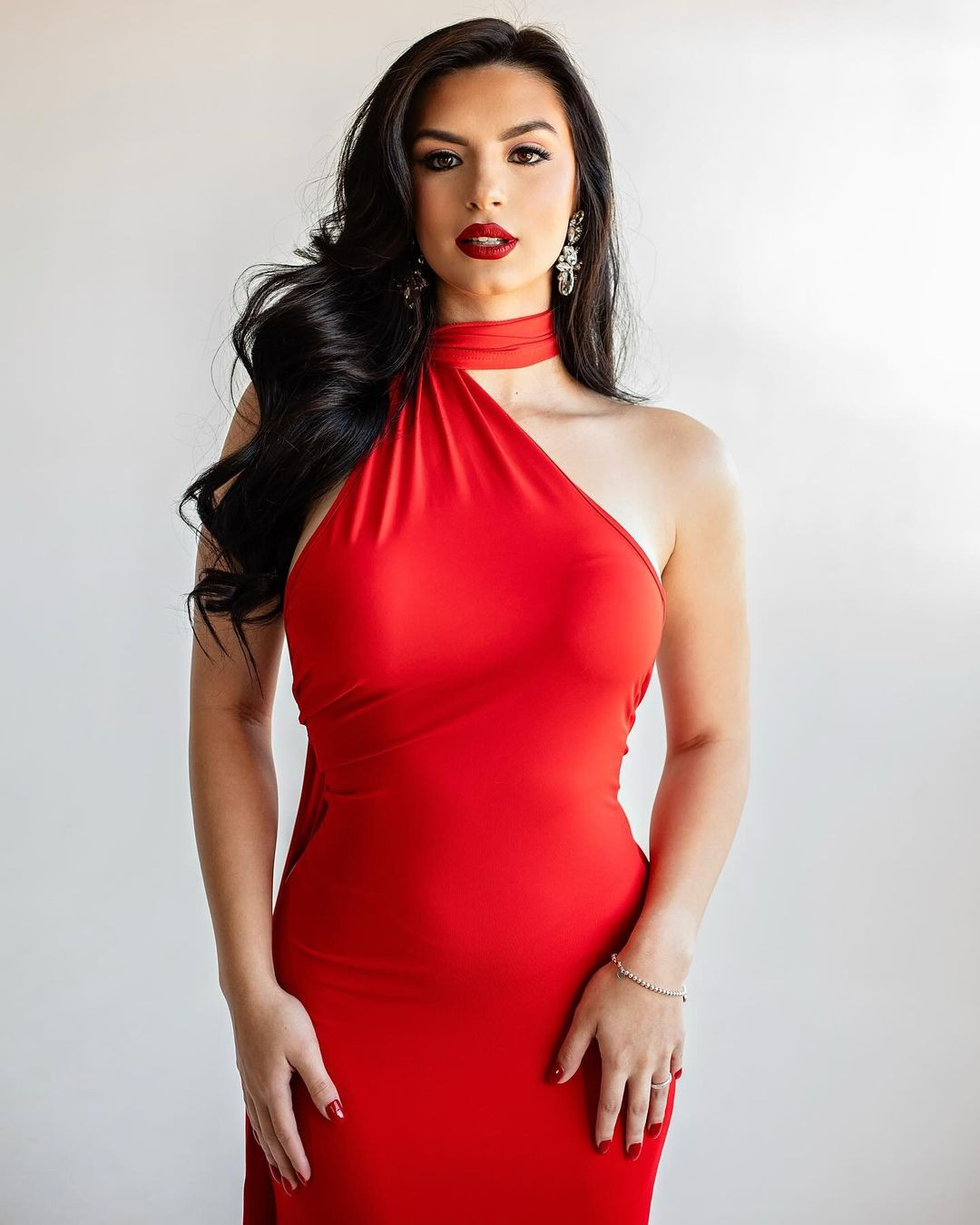 Người đẹp là doanh nhân, Giám đốc điều hành và người sáng lập thương hiệu Glam By Sam Kosmetics.