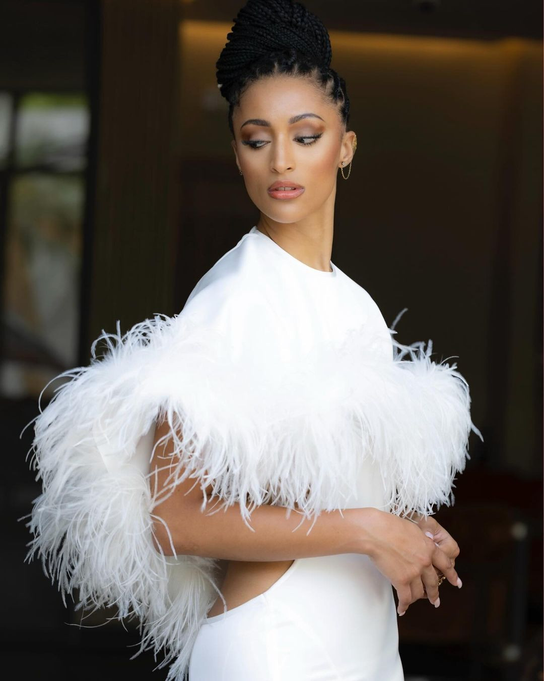 Marie là người Pháp gốc Bờ Biển Ngà. Cô tự nhận mình là phụ nữ cởi mở, lạc quan và hòa đồng.