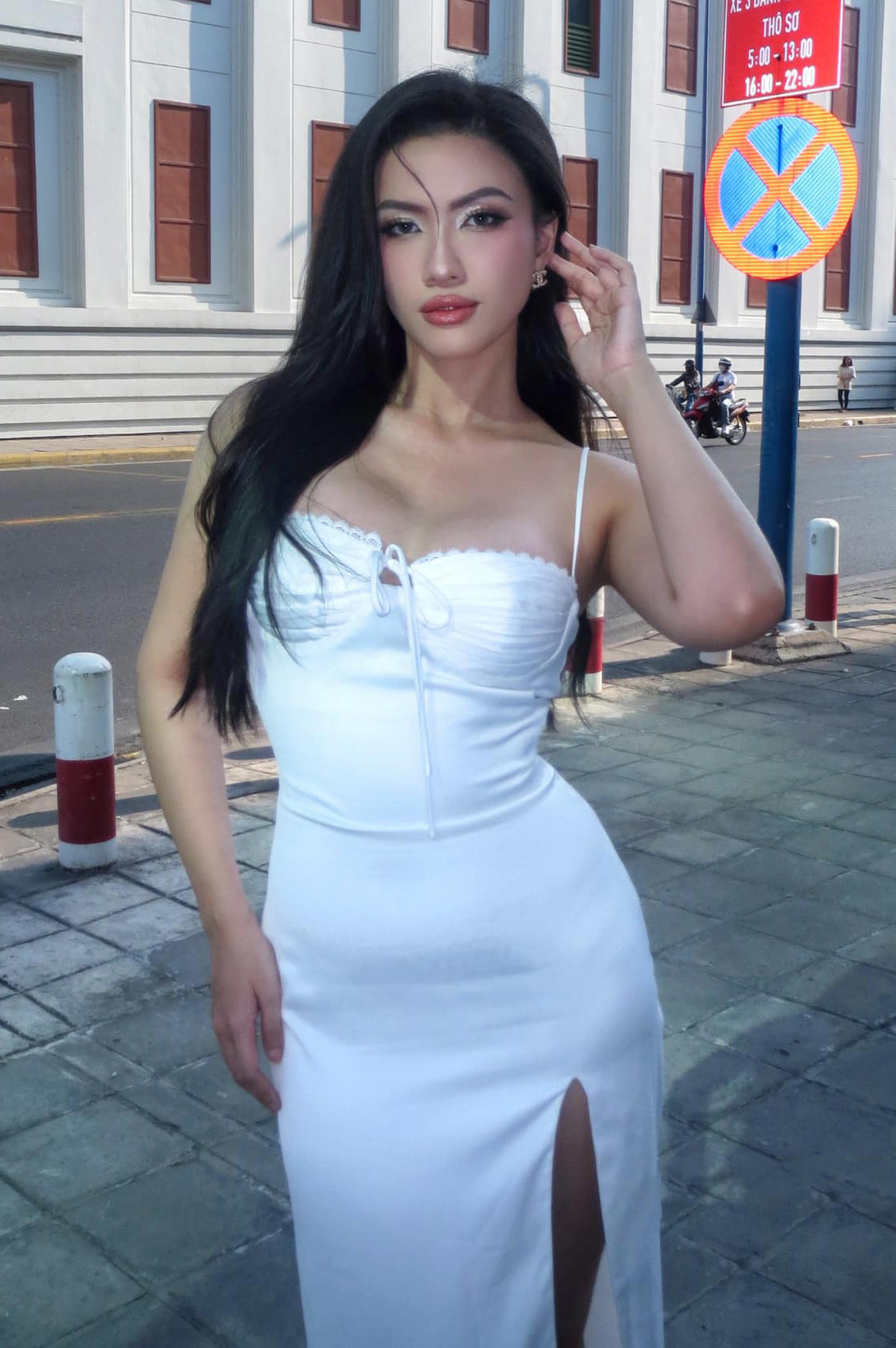 Minh Nhàn trước và sau khi phẫu thuật thẩm mỹ.