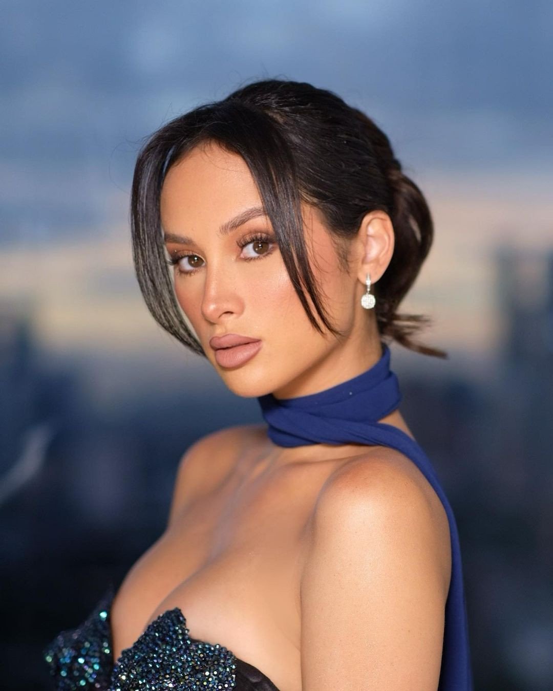 Nhận xét về Franki Russell, chủ tịch Miss Universe New Zealand nói: "Được công nhận là một ngôi sao và diễn viên truyền hình thực tế ở Philippines, người đẹp mang hai dòng máu New Zealand - Philippines mong muốn tận dụng nền tảng mới của mình để giải quyết mối lo ngại phổ biến của giới trẻ ở New Zealand và trên toàn thế giới - nạn bắt nạt trên mạng”.