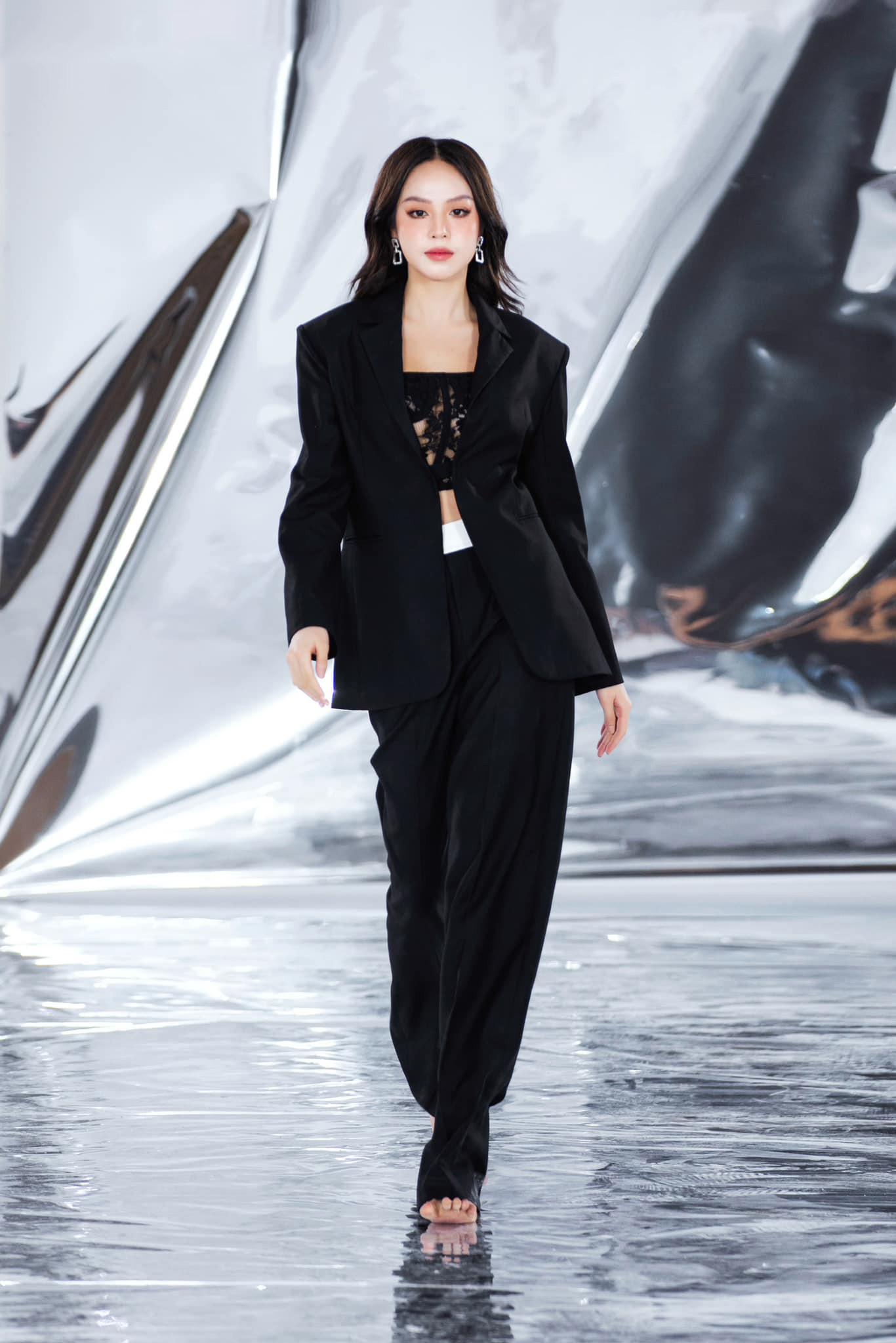 Cô cũng là Hoa hậu Việt Nam đầu tiên có cơ hội tham gia trình diễn tại một tuần lễ thời trang quốc tế - Seoul Fashion Week 2023.