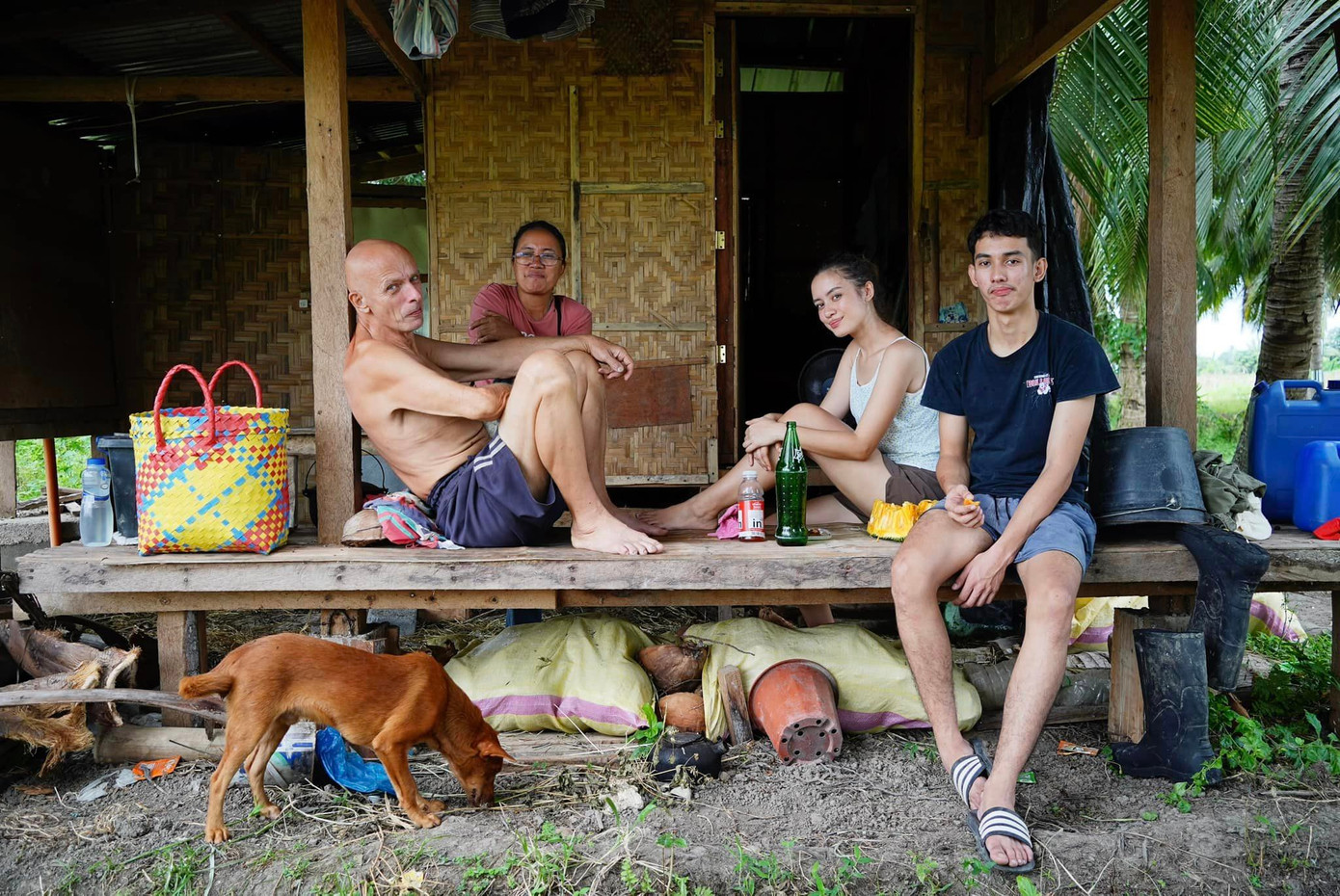 Gia đình Mary Josephine Paaske sống trong căn nhà cấp bốn xập xệ. Gia đình Mary Josephine Paaske sống trong căn nhà cấp bốn xập xệ.