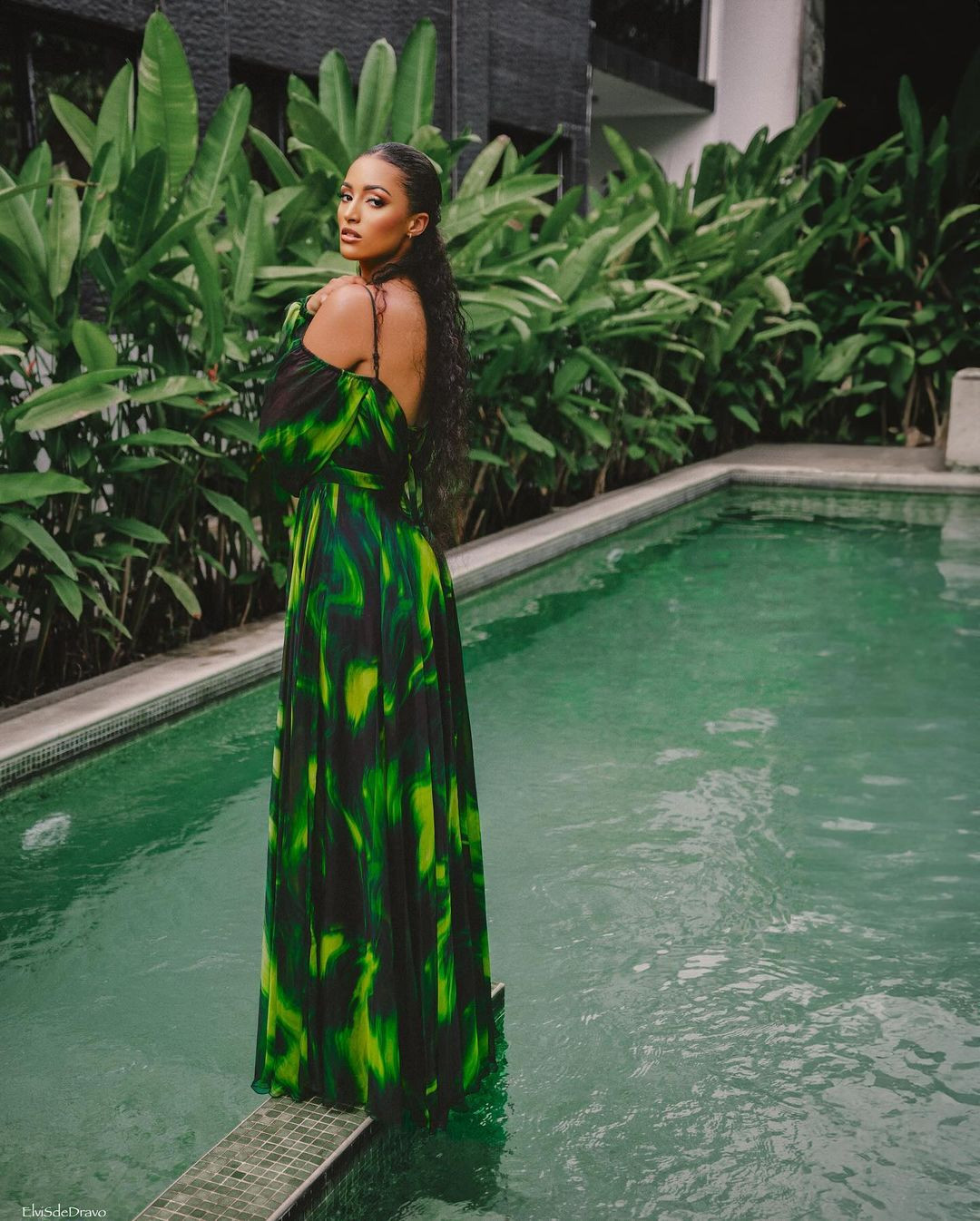 Marie năm nay 26 tuổi, có chiều cao ấn tượng 1,83 m và nhan sắc cá tính.