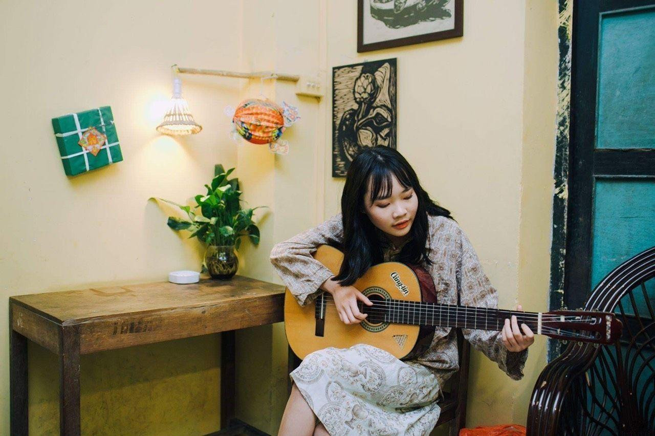 Mỹ Hạnh ăn diện đúng chuẩn nữ sinh thanh lịch.