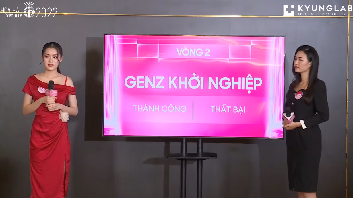 Cặp đối đầu thứ nhất là Phan Phương Oanh và Nguyễn Thị Thanh Tâm, với chủ đề “Gen Z khởi nghiệp”. Dù là cặp đầu tiên tham gia phần thi nhưng cả hai cô gái đều đã có màn tranh luận thu hút nhận về lời khen của Ban bình luận.