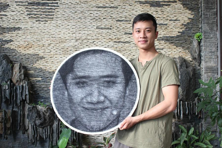 Với chất liệu đinh và sợi chỉ, Mạnh đã khéo tay thực hiện thành các tác phẩm tranh chân dung thu hút người xem.