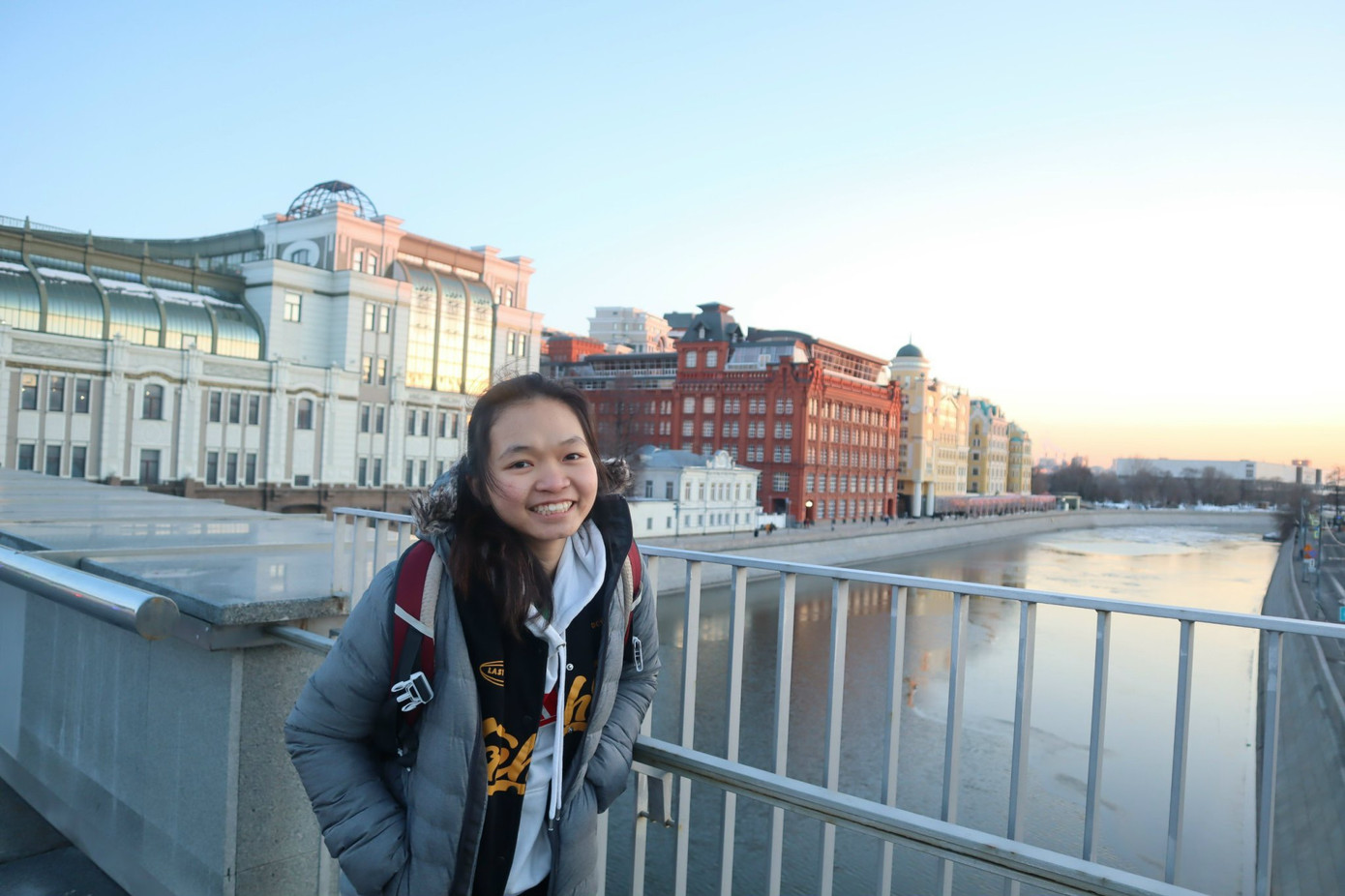 Bảo Thy là thế hệ trẻ với năng lượng tích cực trong các hoạt động học tập lẫn cộng đồng.