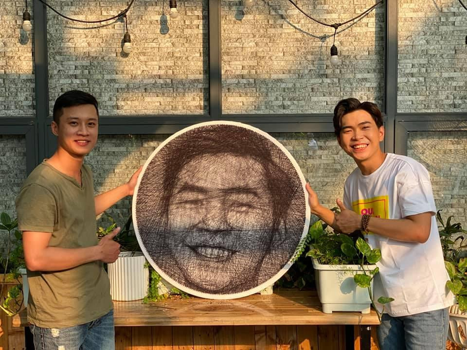 Mạnh chia sẻ, các tác phẩm của anh được thể hiện đa phần bằng khung hình tròn, đường kính từ 40 - 80 cm.