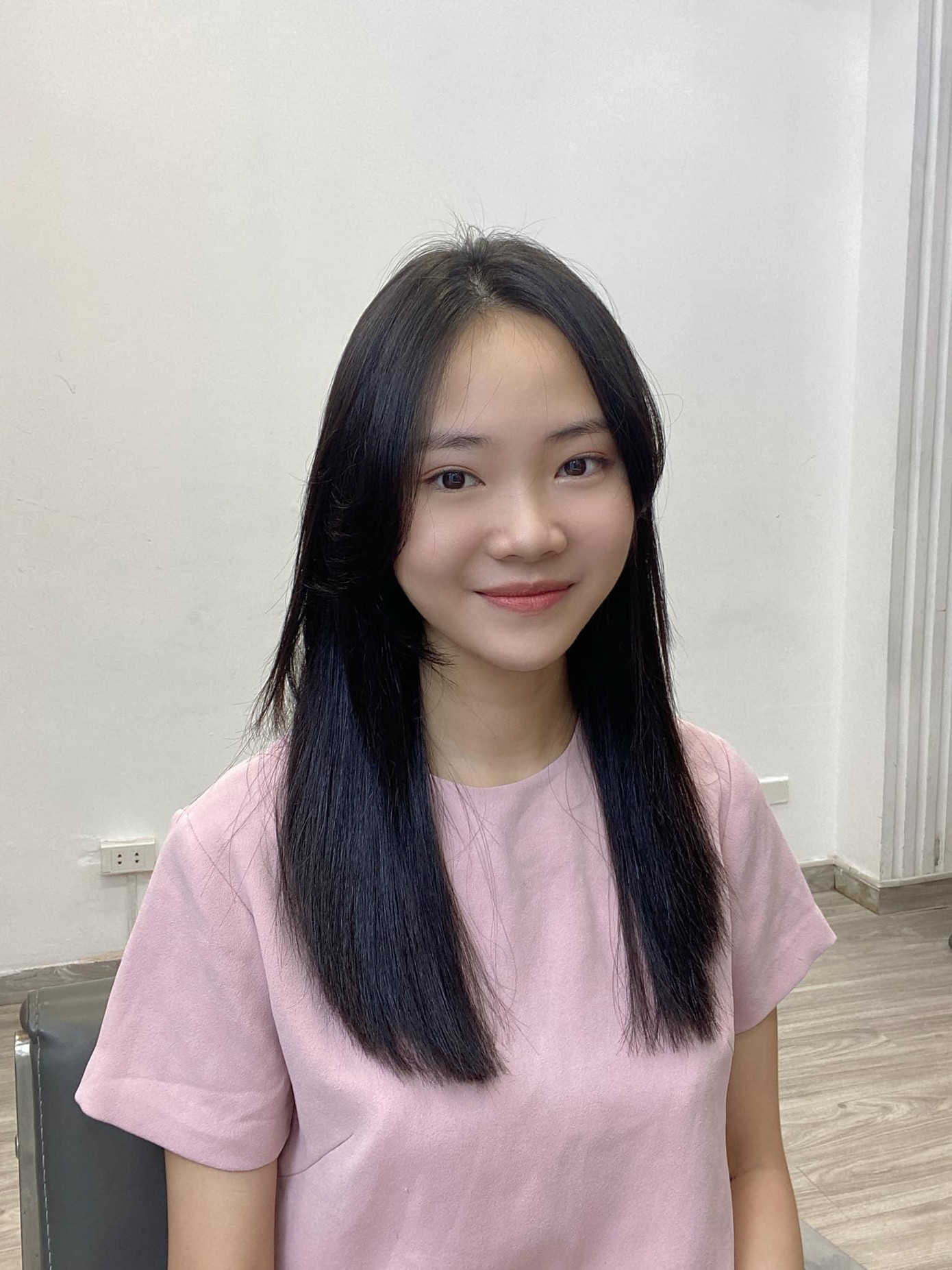 Vẻ đẹp đời thường, đầy năng lượng của nữ sinh 2K4 Hà Thành.