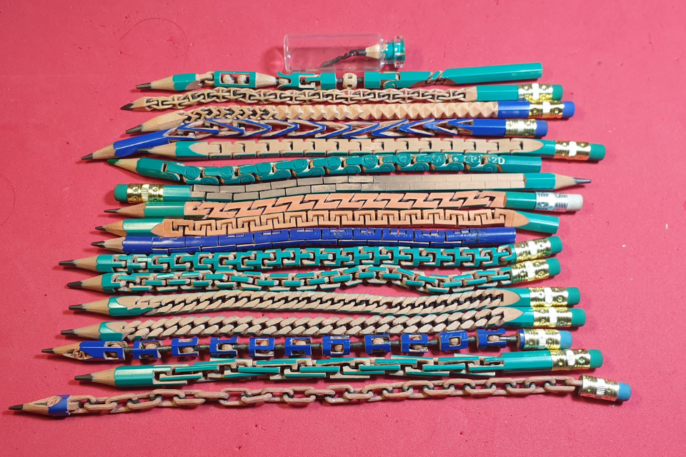 Khắc bút chì dạng xích có độ khó nhất định, cần thời gian thực hành kỹ thuật khắc thuần thục. Khắc bút chì dạng xích có độ khó nhất định, cần thời gian thực hành kỹ thuật khắc thuần thục.