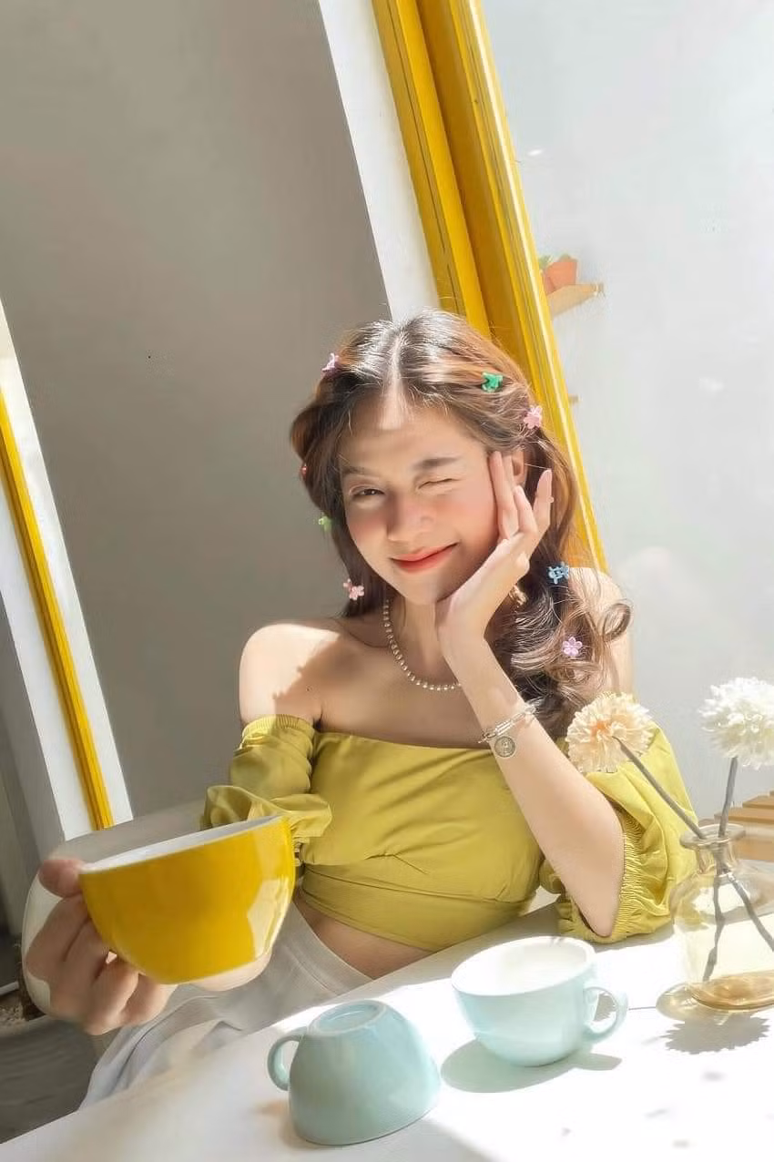 Tính cách Thanh Thủy khá rụt rè nhưng hài hước. Nếu gặp người cùng tần số, cô sẽ vui vẻ chia sẻ và tâm sự.