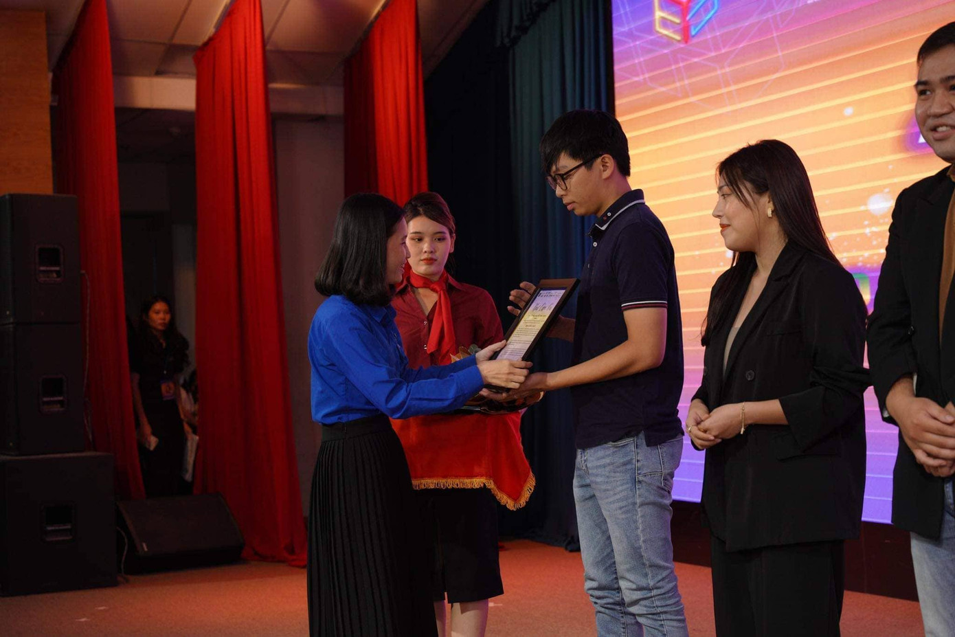 Nguyễn Cảnh Trung đồng hành cùng các trường đại học, chia sẻ kiến thức công việc cho các bạn sinh viên...