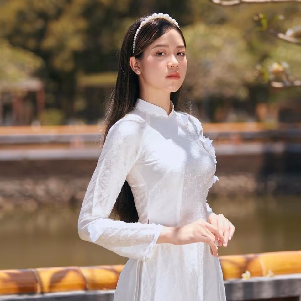 Huỳnh Thị Thanh Thủy hiện là sinh viên ngành Ngôn ngữ Anh, trường ĐH Ngoại ngữ (ĐH Đà Nẵng). Huỳnh Thị Thanh Thủy hiện là sinh viên ngành Ngôn ngữ Anh, trường ĐH Ngoại ngữ (ĐH Đà Nẵng).