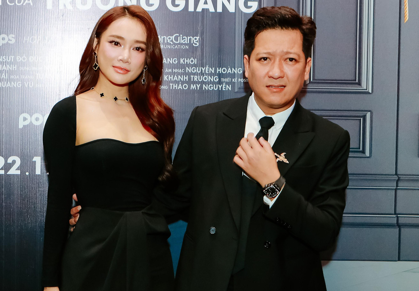 Nhã Phương xuất hiện bên cạnh Trường Giang với visual cực 'gắt', 'nóng bỏng', khoe trọn vòng 1 'căng tràn'. Nhã Phương xuất hiện bên cạnh Trường Giang với visual cực 'gắt', 'nóng bỏng', khoe trọn vòng 1 'căng tràn'.