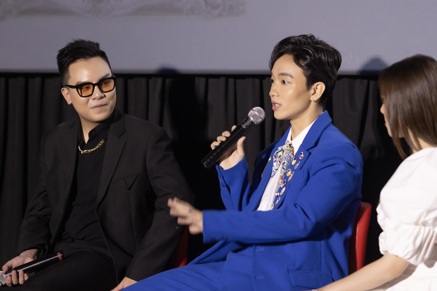 Hoa Kỳ do nam ca sĩ Hoàng Dũng thể hiện.