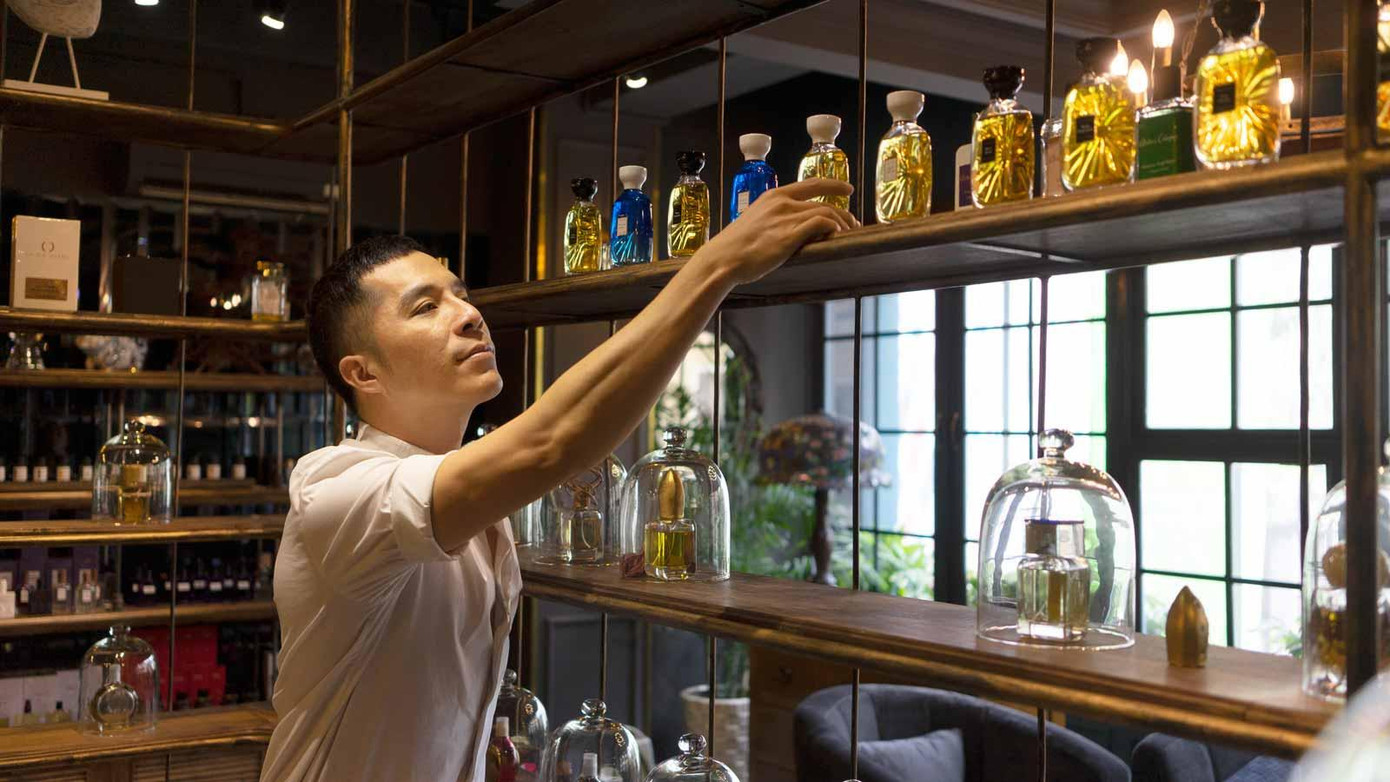 Không gian trưng bày nước hoa của Eric Trần. Ảnh: NVCC