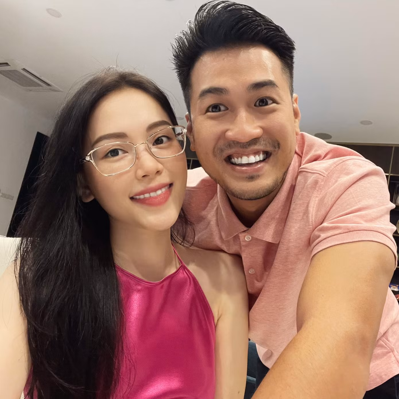 Cả hai thường đăng những khoảnh khắc tình tứ cùng nhau.