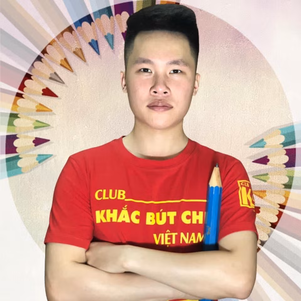 Trần Vũ gắn bó với bộ môn khắc bút chì từ năm 2013, vừa là đam mê, vừa là nghề tay trái. Trần Vũ gắn bó với bộ môn khắc bút chì từ năm 2013, vừa là đam mê, vừa là nghề tay trái.