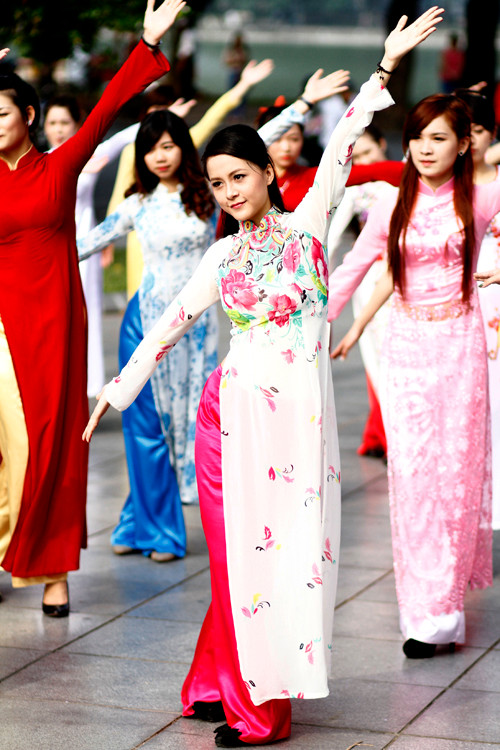 Các động tác được thực hiện đồng đều