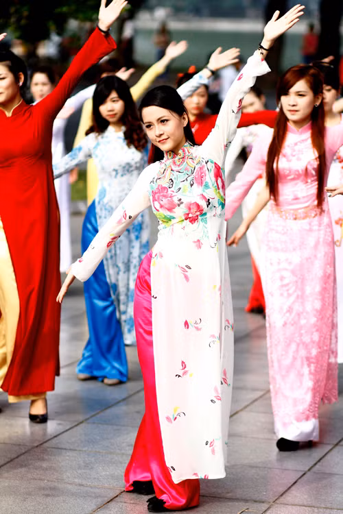 Các động tác được thực hiện đồng đều