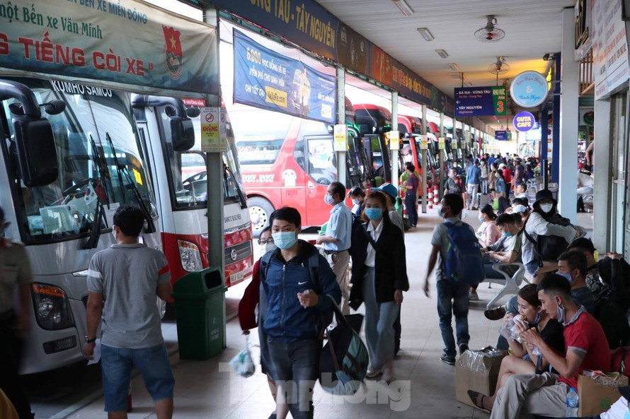 Bến xe Miền Đông (quận Bình Thạnh, TPHCM). Bến xe Miền Đông (quận Bình Thạnh, TPHCM).