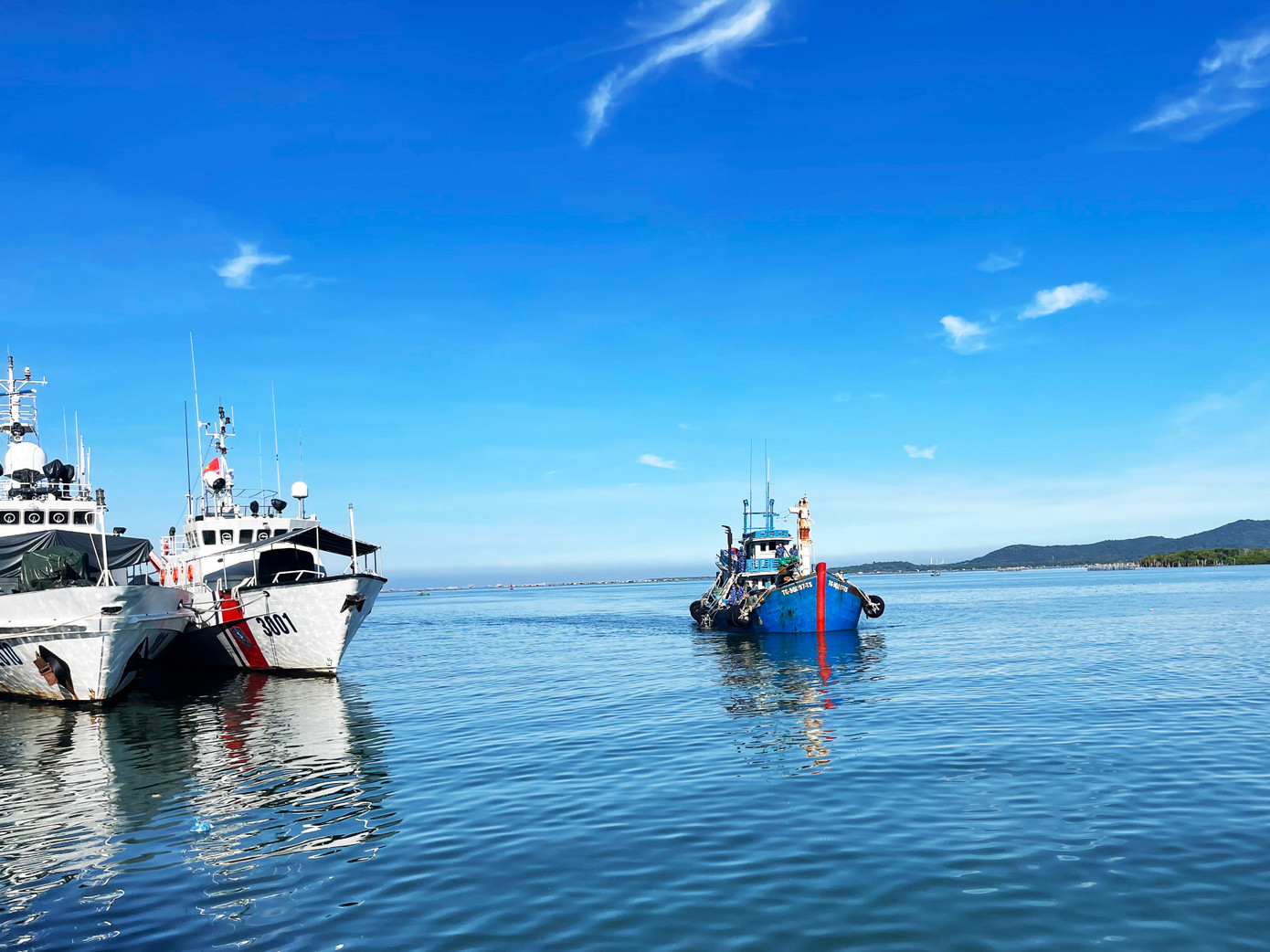 Tàu TG 90297TS được đưa về cảng Hải đội 301 (TP Vũng Tàu) để điều tra, xử lý.