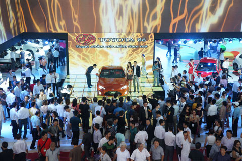 Gian hàng của Toyota đông đúc nhờ chiếc Toyota 86