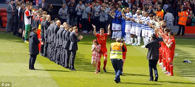 Carragher cũng chia tay Liverpool