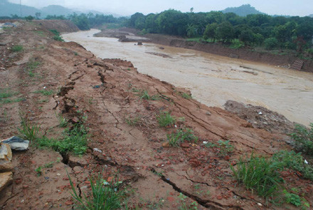 Nước sông Hồng ở đầu nguồn Lào Cai dâng cao ảnh 3
