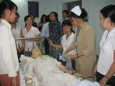 Đào tạo điều dưỡng viên tại Trường Đại học Nguyễn Tất Thành, TPHCM. Ảnh: Phong Cầm. Đào tạo điều dưỡng viên tại Trường Đại học Nguyễn Tất Thành, TPHCM. Ảnh: Phong Cầm