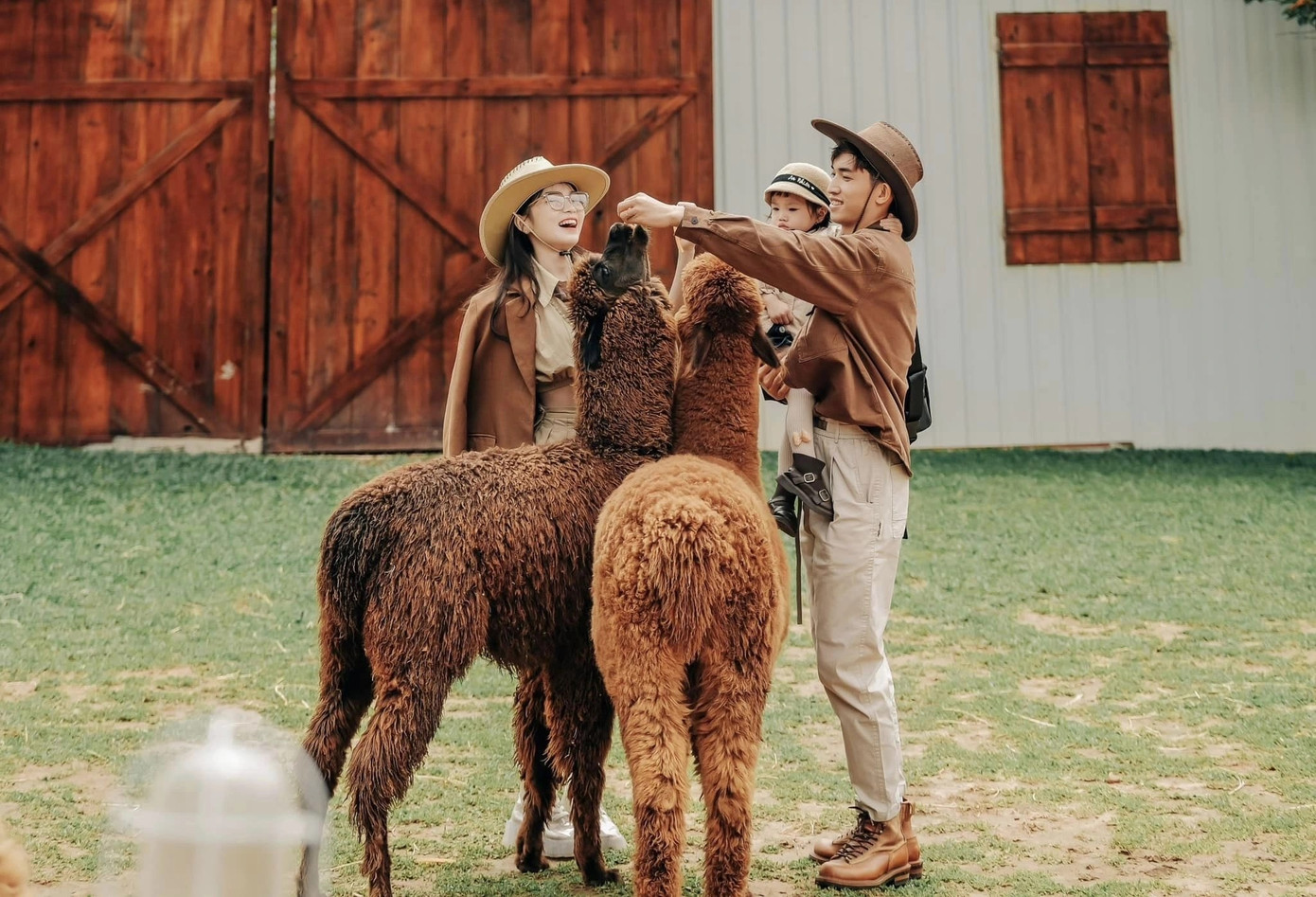 Gia đình Hải Tú, Hải Luân hạnh phúc bên nhau (Ảnh:NVCC).