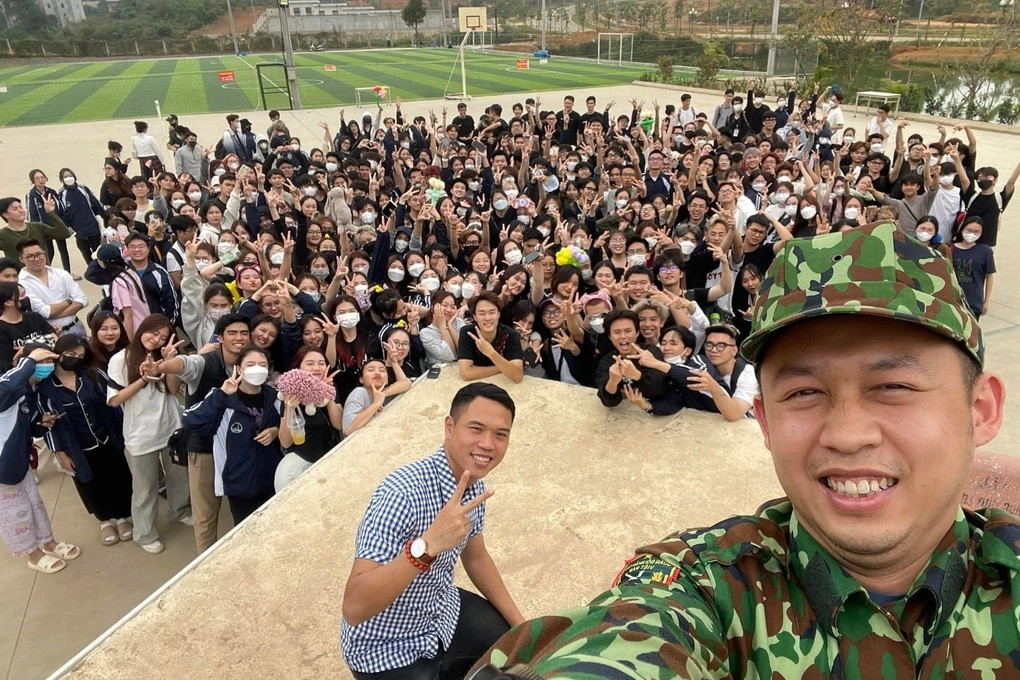 Thầy Đức được nhiều sinh viên yêu quý bởi tích cách hài hước, thân thiện và giảng bài cuốn hút. Ảnh: NVCC Thầy Đức được nhiều sinh viên yêu quý bởi tích cách hài hước, thân thiện và giảng bài cuốn hút. Ảnh: NVCC