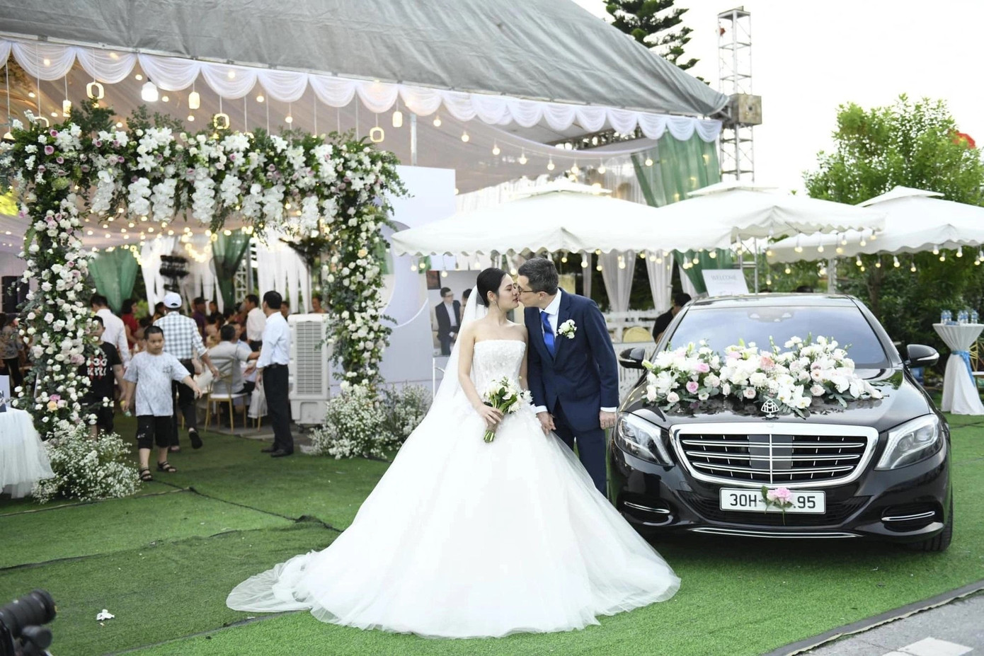 Shark Tuệ Lâm tổ chức đám cưới với chồng hơn 22 tuổi ở Hải Dương hôm 16-17/9 (Ảnh: CF).