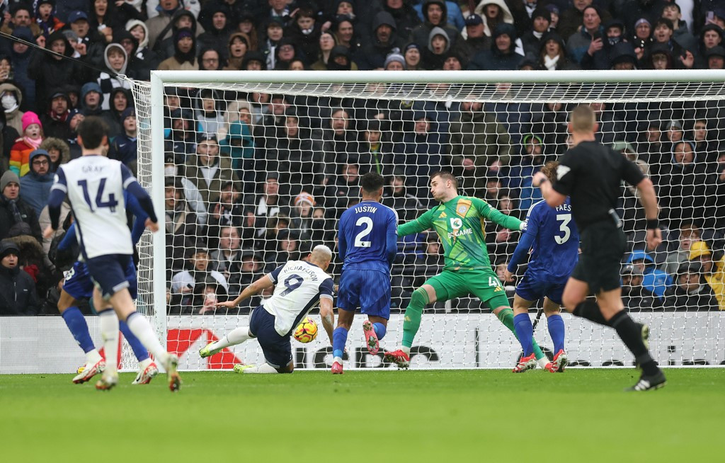 Leicester lội ngược dòng trên sân Tottenham ảnh 2