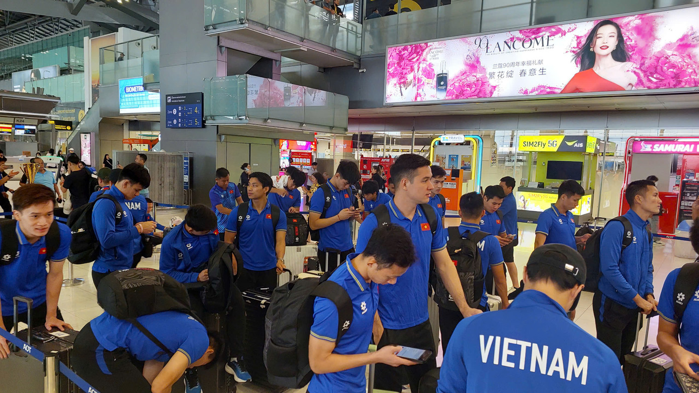 Đội tuyển Việt Nam sẽ về nước trên chuyến bay của VietNam Airlines vào 12h20 trưa nay, 6/1/2025.