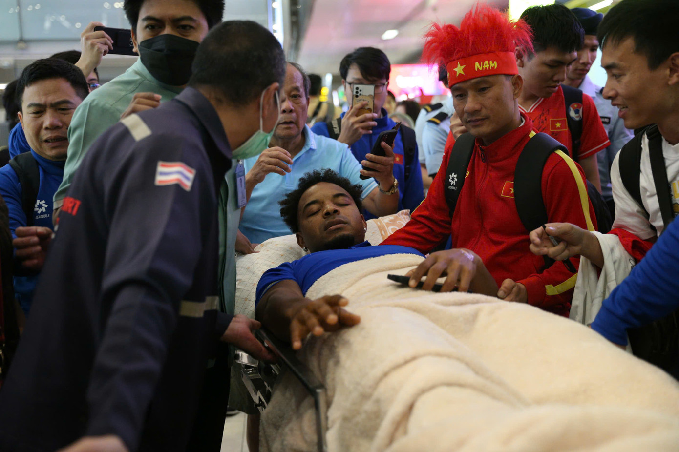 Liên đoàn bóng đá Việt Nam và lãnh đạo CLB Nam Định cũng đã động viên tiền đạo Xuân Son, cam kết dành những điều tốt nhất để giúp anh sớm bình phục.