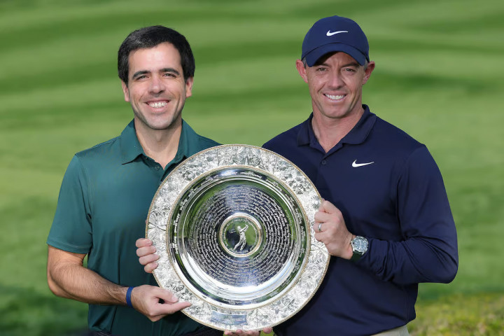 Rory McIlroy được trao giải thưởng &quot;Người chơi xuất sắc nhất năm&quot; bởi Javier Ballesteros