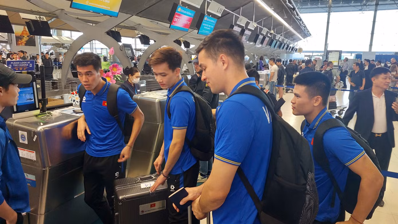 Dự kiến vào lúc 18h cùng ngày, đội tuyển Việt Nam sẽ được diện kiến Thủ tướng Chính phủ Phạm Minh Chính tại trụ sở Chính phủ. Tại đây, Thủ tướng Chính phủ Phạm Minh Chính sẽ tiếp đội, trao Huân chương Lao động hạng Nhất. Dự kiến vào lúc 18h cùng ngày, đội tuyển Việt Nam sẽ được diện kiến Thủ tướng Chính phủ Phạm Minh Chính tại trụ sở Chính phủ. Tại đây, Thủ tướng Chính phủ Phạm Minh Chính sẽ tiếp đội, trao Huân chương Lao động hạng Nhất.