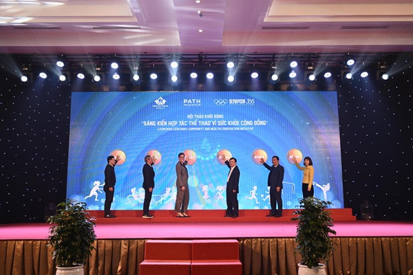 Các đại biểu thực hiện nghi thức khởi động dự án Các đại biểu thực hiện nghi thức khởi động dự án