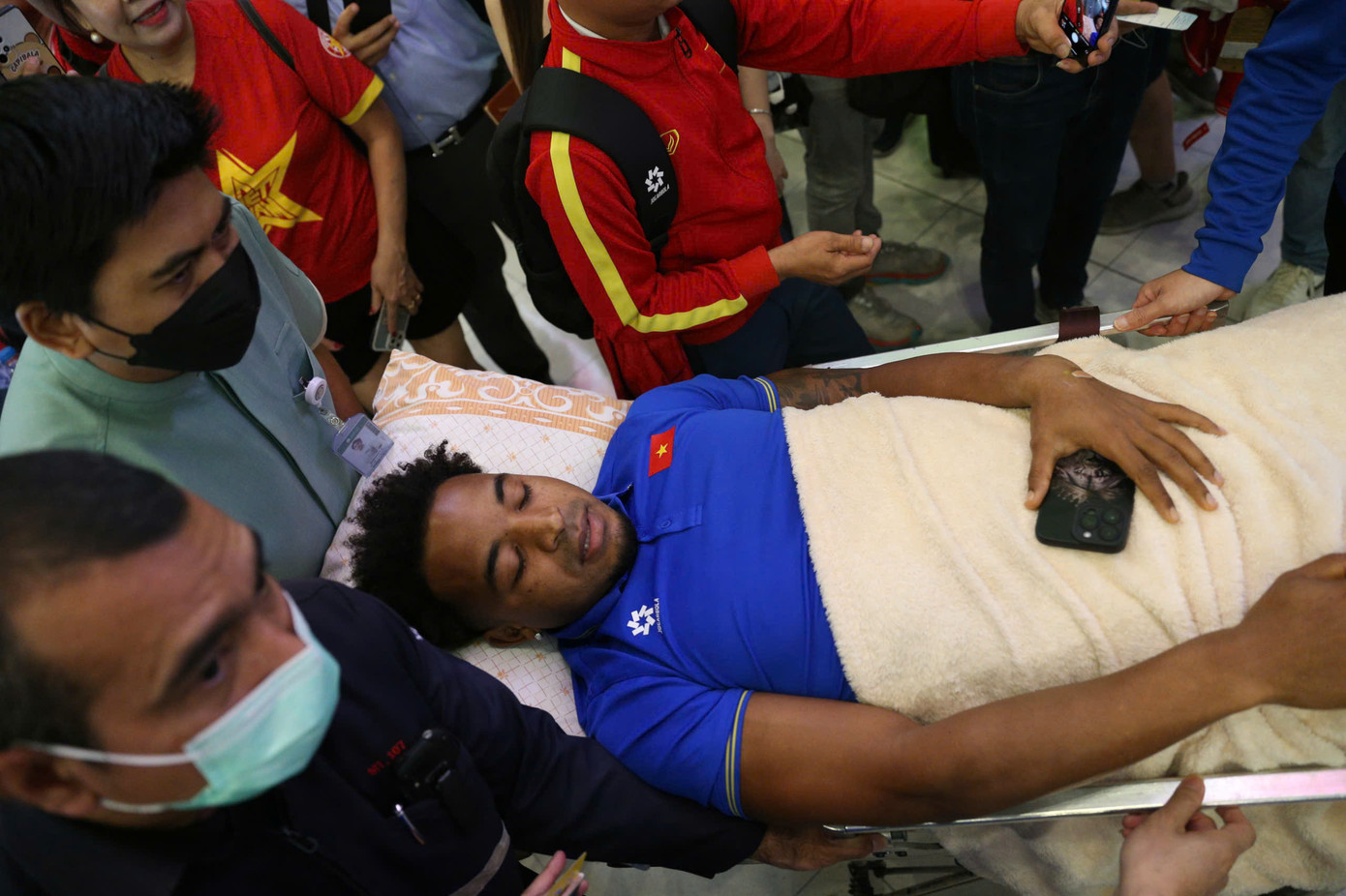 Ngay sau chiến thắng của đội tuyển Việt Nam trước Thái Lan vào tối 5/1, Thủ tướng Phạm Minh Chính đã gửi thư chúc mừng thầy trò HLV Kim Sang-sik, đồng thời thăm hỏi, động viên và gửi lời chúc bình phục tới Xuân Son.