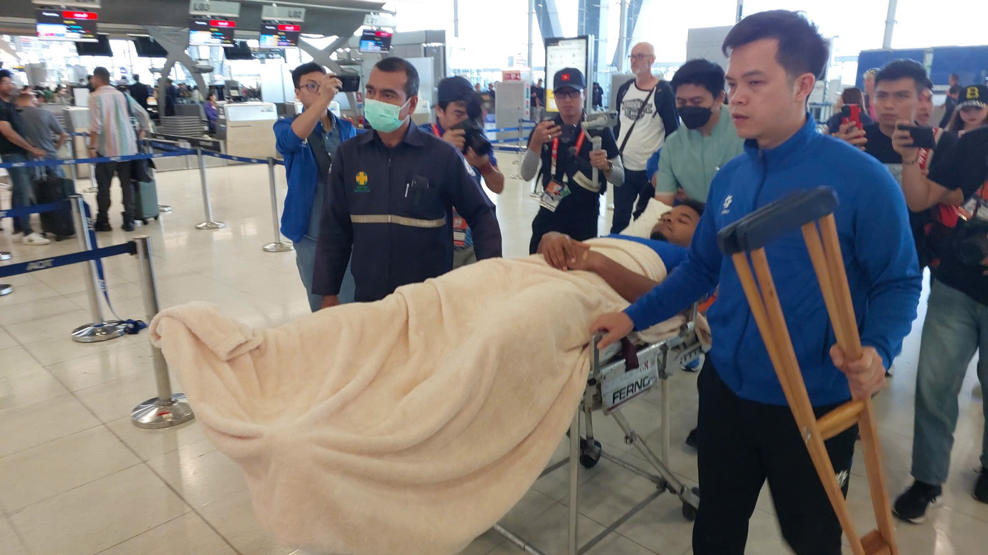 Trên sân Rajamangala tối 5/1, Xuân Son chỉ thi đấu 30 phút. Anh dính chấn thương nặng sau nỗ lực đi bóng và căng ngang vào trung lộ cho đồng đội.