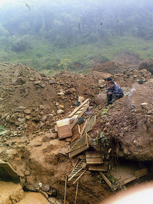 Một góc chân núi Ba Vì được cho là nơi diễn ra hoạt động khai thác vàng (Nguồn: Báo KH&ĐS)