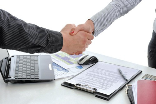 Quy luật muôn đời: Cá lớn nuốt cá bé!. Quy luật muôn đời: Cá lớn nuốt cá bé!