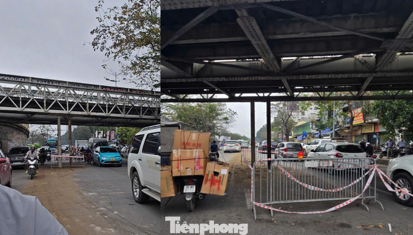 Giao thông ùn tắc giờ cao điểm vì xuất hiện rào chắn để sửa chữa dầm cầu Long Biên đoạn gần ga Long Biên. Giao thông ùn tắc giờ cao điểm vì xuất hiện rào chắn để sửa chữa dầm cầu Long Biên đoạn gần ga Long Biên.