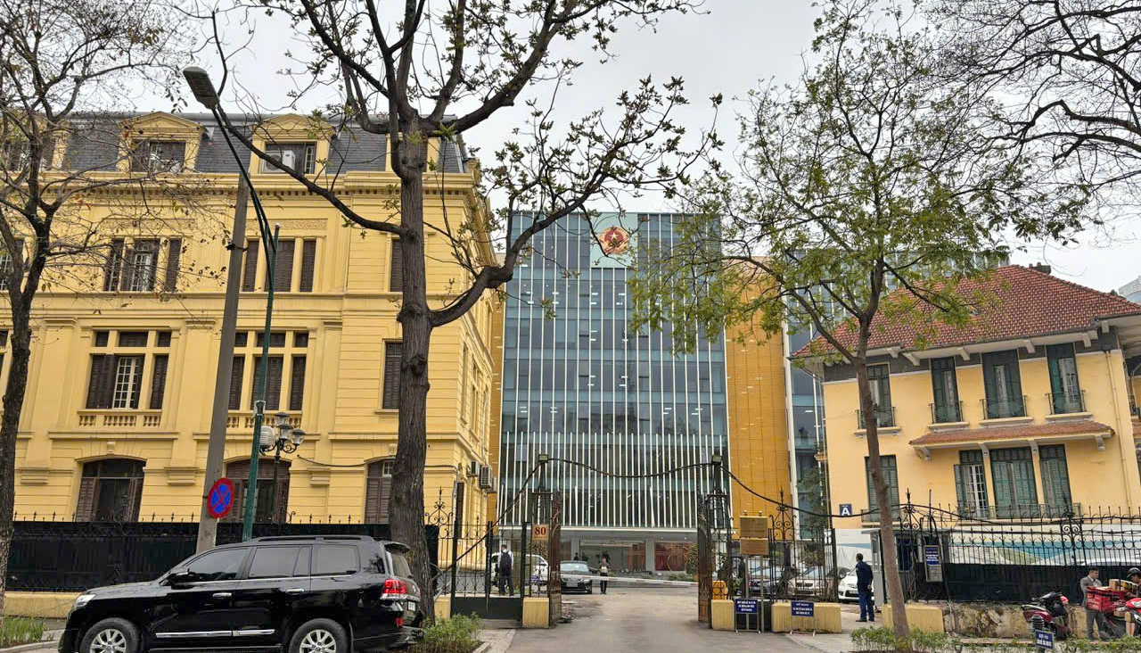 Bộ Xây dựng sẽ quản lý 13 doanh nghiệp với vốn điều lệ hơn 42.000 tỷ đồng. Bộ Xây dựng sẽ quản lý 13 doanh nghiệp với vốn điều lệ hơn 42.000 tỷ đồng.